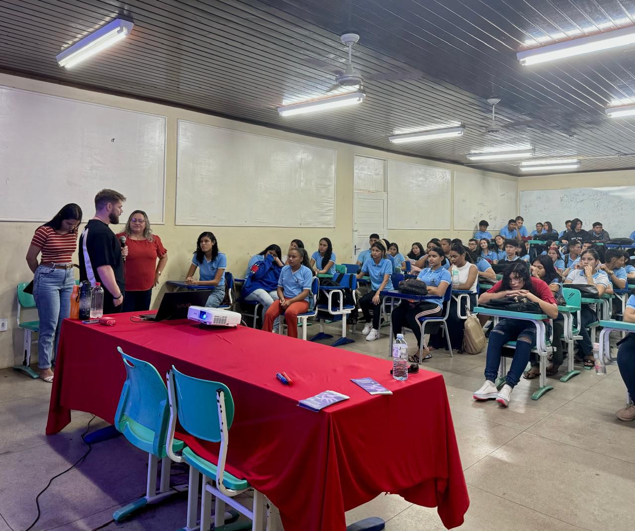 EM MAZAGÃO, POLÍCIAS CIVIL E MILITAR REALIZAM PALESTRA SOBRE A IMPORTÂNCIA DO COMBATE À VIOLÊNCIA CONTRA A MULHER